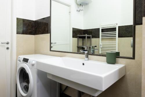 Beethoven Luxury Apartment - image 6
