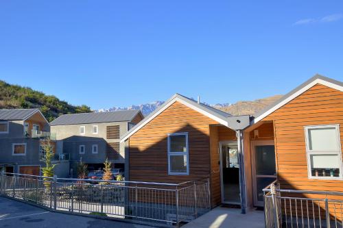 Alpine Vista - Queenstown Holiday Home - image 5