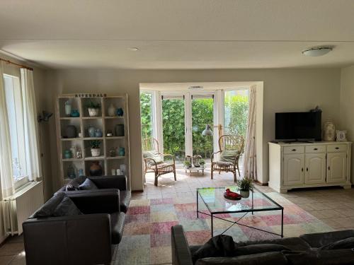 Leuke Vakantie Villa aan 't Strand voor max 9 pers en 1 baby in Kamperland