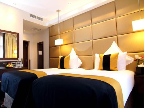 2 twin beds
