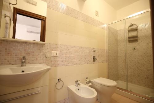 Double Room with Private Bathroom image 4