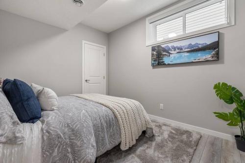 Brand New Luxury Walk-out Suite - Calgary - Tap to explore photos