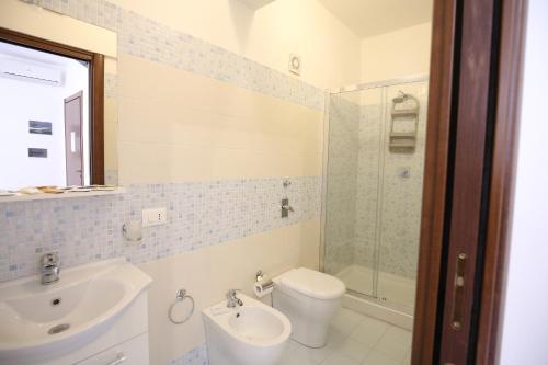 Double Room with Private Bathroom image 6