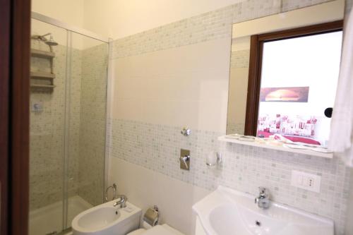 Double Room with Private Bathroom image 5