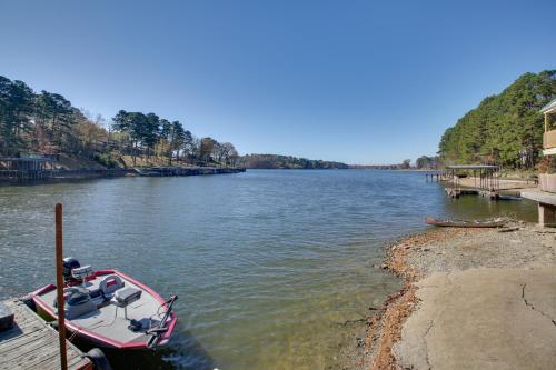 Hot Springs Condo with Lake Access and Boat Dock! in Hot Springs, USA