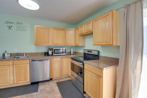Hot Springs Condo with Lake Access and Boat Dock! in Hot Springs, USA