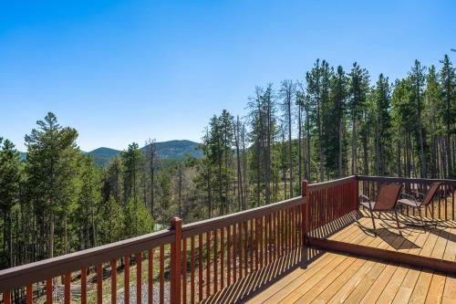 Mountain View Apartment Near Downtown & Hiking in Evergreen, USA