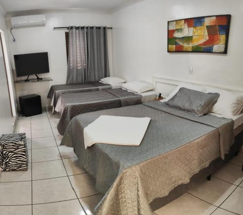 1 double bed, 2 twin beds