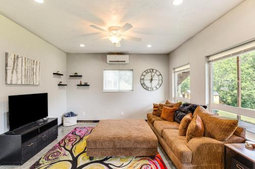 Frankston Vacation Rental: Walk to Lake Palestine! in Coffee City (TX)