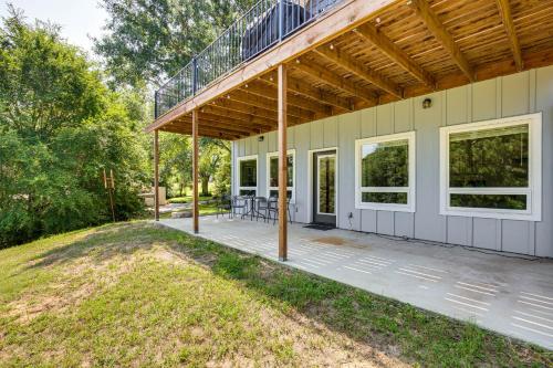 Frankston Vacation Rental: Walk to Lake Palestine! in Coffee City (TX)