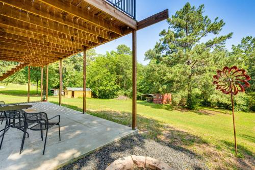 Frankston Vacation Rental: Walk to Lake Palestine! in Coffee City (TX)