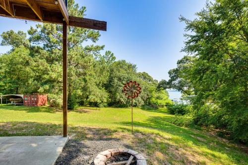 Frankston Vacation Rental: Walk to Lake Palestine! in Coffee City (TX)