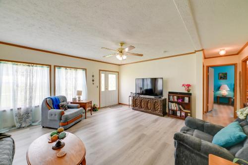 Warm & Inviting Family Home - 2 Mi to Golf Course! in Hurricane Mills (TN)