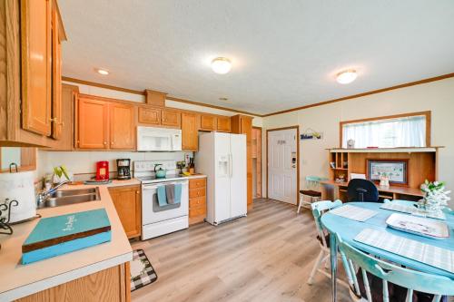 Warm & Inviting Family Home - 2 Mi to Golf Course! in Hurricane Mills (TN)