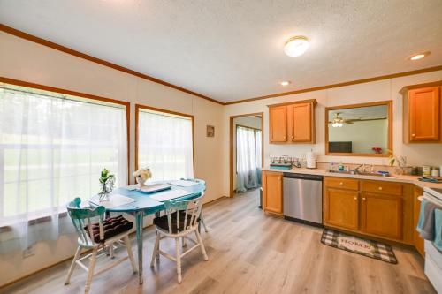 Warm & Inviting Family Home - 2 Mi to Golf Course! in Hurricane Mills (TN)