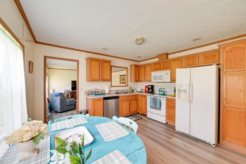 Warm & Inviting Family Home - 2 Mi to Golf Course! in Hurricane Mills (TN)