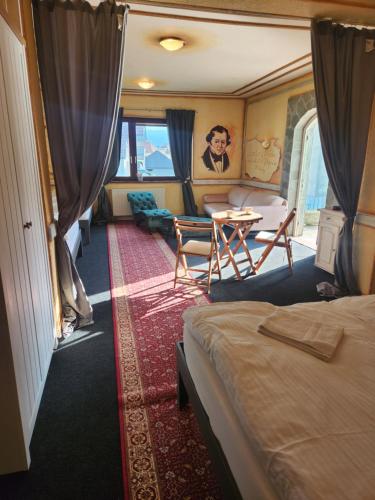 4 twin beds