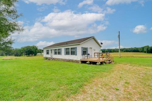 Warm & Inviting Family Home - 2 Mi to Golf Course! in Hurricane Mills (TN)