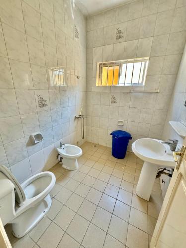 Guesthouse Cocotiers Cotonou - image 3
