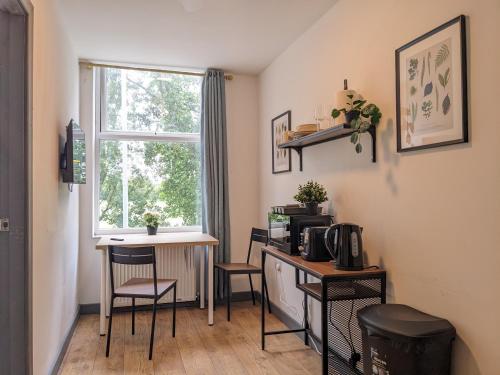 Room Near City Centre Private Bath Free Parking in Edge Hill