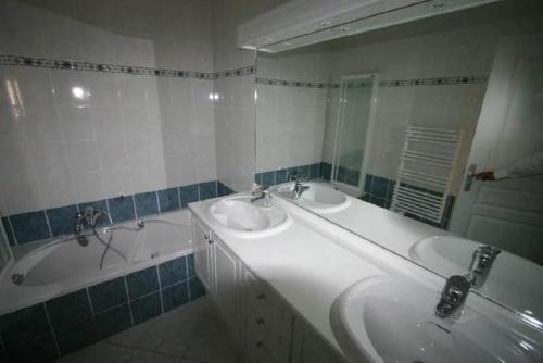 Apartment with Terrace image 5