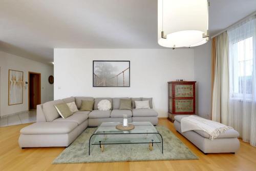 3min2centre - 2 BR, garage, view, Братислава