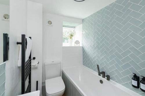 The Park Street Mews - With Parking, Bath (photo 9)