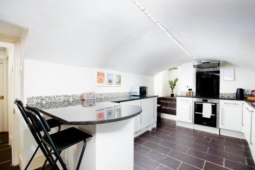 Beautiful 2Bedroom 4 actual beds House with WiFi by PureStay, Bath (zdjęcie 6)