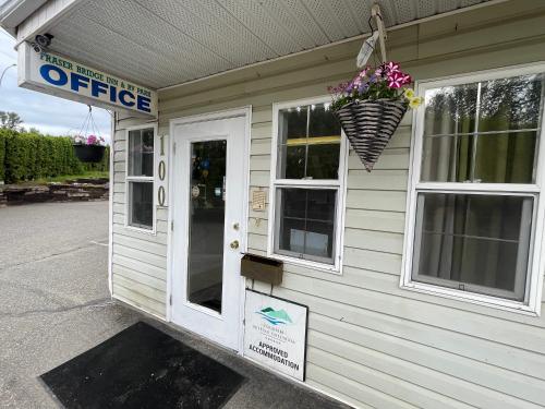 Fraser Bridge Inn in 魁斯內爾