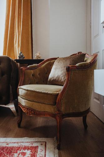 Grand Victorian Villa 6 - En-Suites, Hot Tub, Cinema Room, Private Parking & Park View, Liverpool (photo 10)