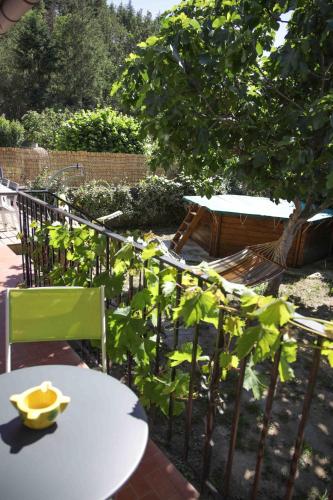 Dārzs, El Solà Spacieux studio avec accès jardin et piscine (El Sola Spacieux studio avec acces jardin et piscine) in Corneilla-de-Conflent
