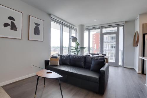 Quiet Apartment Steps from the Subway at Clarendon in Arlington, USA