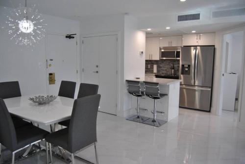 Luxury Beachfront 3 Bedroom Miami Beach Condo, in Miami Beach, USA