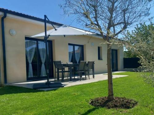 Maison chaleureuse à Chemillé-en-Anjou avec jardin gîte à louer La Mangotière