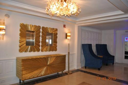 Luxury Beachfront 3 Bedroom Miami Beach Condo, in Miami Beach, USA