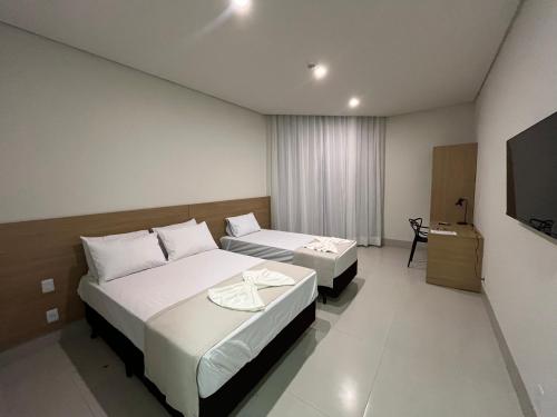 1 double bed, 1 twin bed