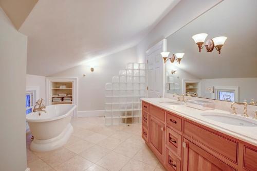 34 State "Historic Luxury Suites" Skaneateles - 화장실