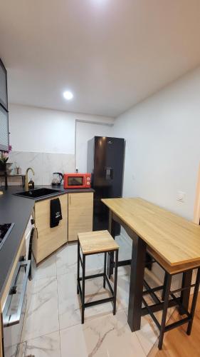 Kitchen, Cosy Apartment Kremlin Bicetre Metro Station in Le Kremlin Bicetre