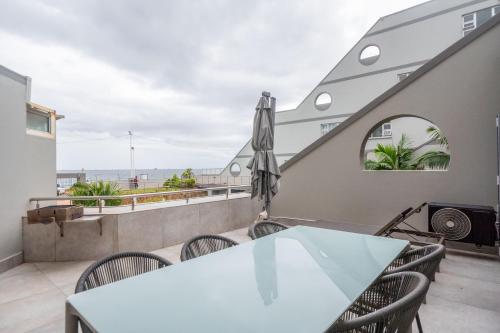 Perna Perna Beachfront Apartment - Tap to explore photos