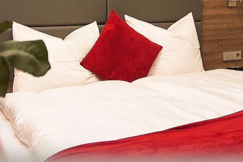 Standard Double Room image 8