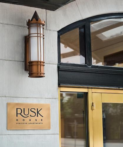 ทางเข้า, Rusk House Serviced Apartments near ศูนย์ประชุมจอร์จ อาร์ บราวน์