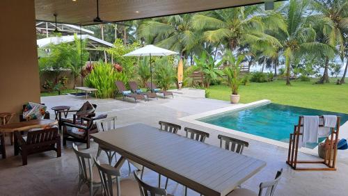 Villa Assinie on the beach in Esterillos Villa Assinie on the beach in Esterillos