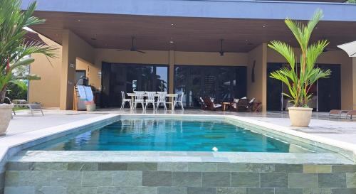 Villa Assinie on the beach in Esterillos Villa Assinie on the beach in Esterillos