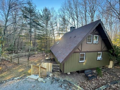 707 Pine Ridge Rd by Carolina Stays in Beech Mountain, USA