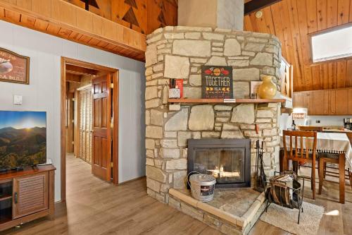 707 Pine Ridge Rd by Carolina Stays in Beech Mountain, USA