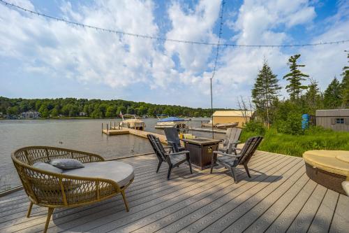 Clam Lake Vacation Rental with Deck and Shared Dock! in Bellaire, USA