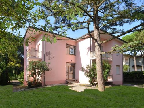 2 bedrooms, 5 beds
