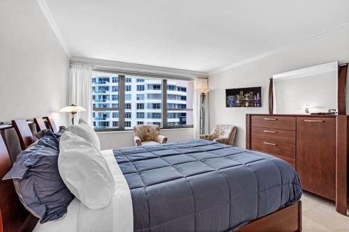 2 Bedrooms Unit OceanFront Resort The Alexander in Miami Beach, USA