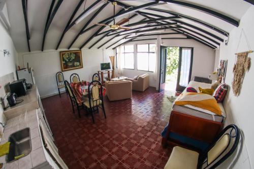 One-Bedroom Apartment image 6