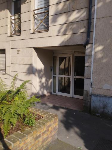 Exterior view, Cosy Apartment Kremlin Bicetre Metro Station in Le Kremlin Bicetre